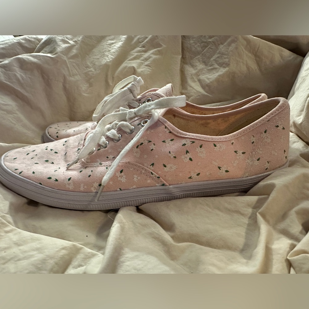Pink Daisy Casual Sneakers size 12